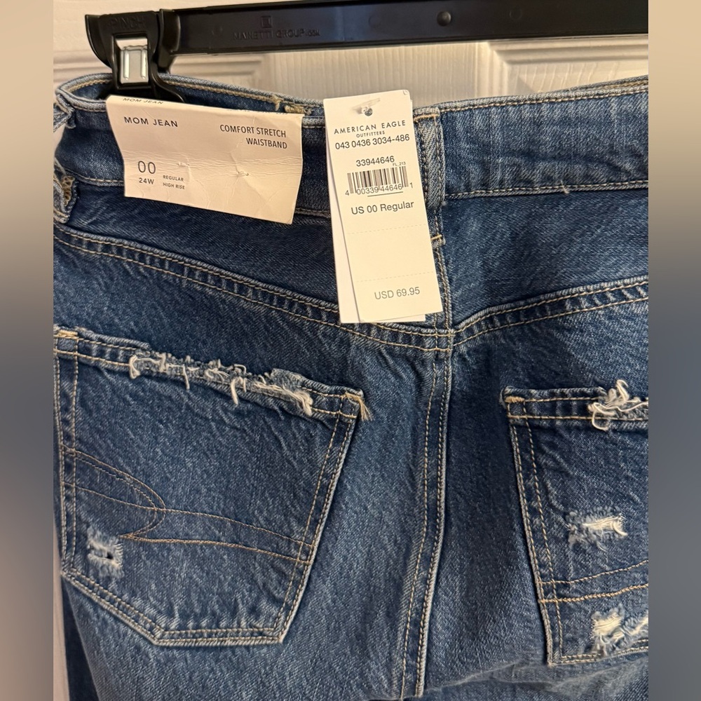 American Eagle Outfitters Blue Distressed Jeans - Picture 4 of 4